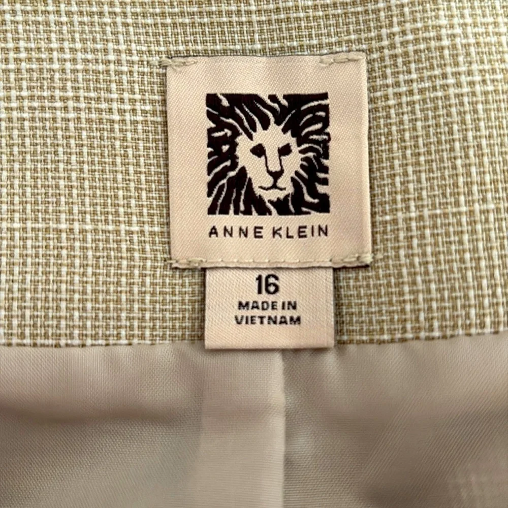 NWOT Anne Klein Tan, Light Plaid, Pencil Skirt, Lined, Side Zipper. Size 16